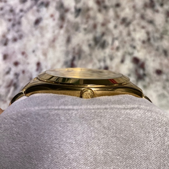 Michael Kors MK 3179 Slim Runway Goldtone SS Oversized Unisex Analog Wristwatch. - Picture 13 of 16